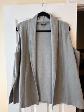 Coco + Carmen Light Gray Cold-Shoulder Open-Front Sweater